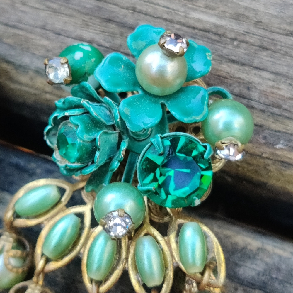 Vintage Beau's Jewels Green Rhinestone And Pearl Flower Earrings - Picture 3 of 7